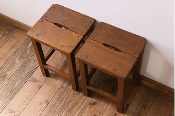 アンティーク雑貨　ナラ材　昭和レトロ　学校のシンプルな角スツール2脚セット(1)