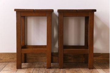 アンティーク雑貨　ナラ材　昭和レトロ　学校のシンプルな角スツール2脚セット(1)