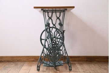 レトロ家具　アンティーク　グリーンペイントレッグ　レトロなシンガー社製ミシンテーブル(シンガーミシン、ミシン台)