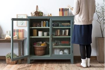 アンティーク家具　ペイント　アンティーク　脚付き!古い収納棚(キャビネット)