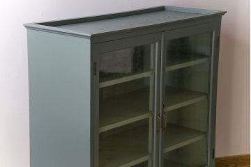 アンティーク家具　ペイント　アンティーク　脚付き!古い収納棚(キャビネット)