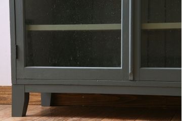 アンティーク家具　ペイント　アンティーク　脚付き!古い収納棚(キャビネット)