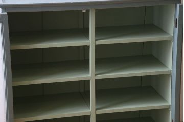 アンティーク家具　ペイント　アンティーク　脚付き!古い収納棚(キャビネット)