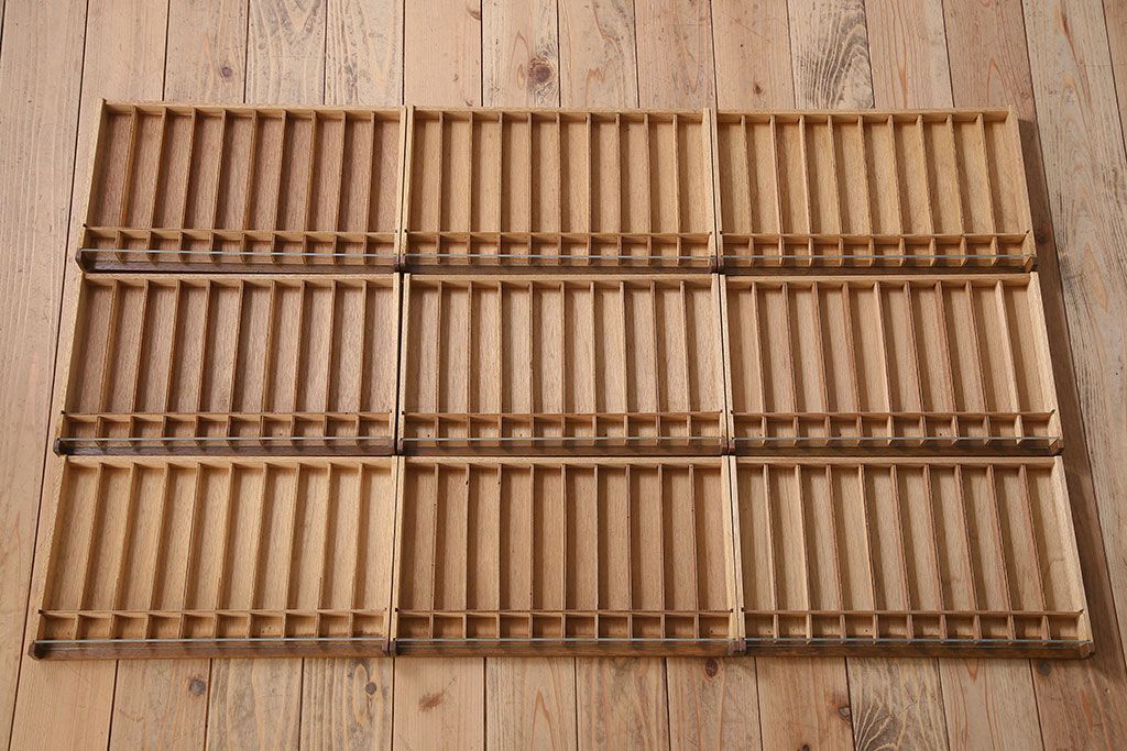 レトロ家具　昭和レトロ　古い木製のアンティーク糸ケース(引き出し)