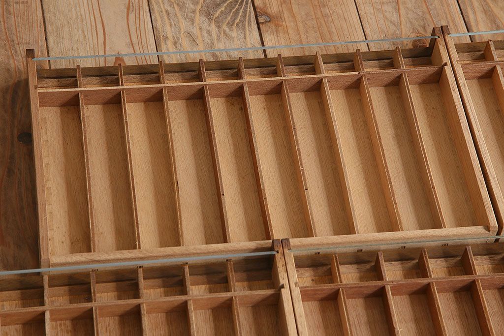 レトロ家具　昭和レトロ　古い木製のアンティーク糸ケース(引き出し)