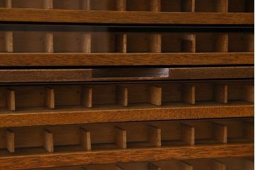 レトロ家具　昭和レトロ　古い木製のアンティーク糸ケース(引き出し)