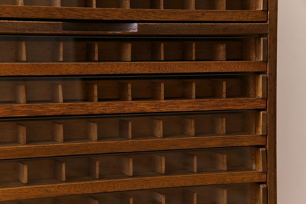 レトロ家具　昭和レトロ　古い木製のアンティーク糸ケース(引き出し)