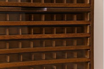 レトロ家具　昭和レトロ　古い木製のアンティーク糸ケース(引き出し)