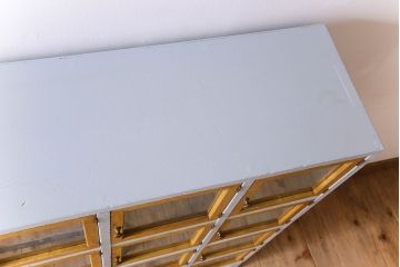 レトロ家具　気泡ガラス入り! レトロなデザインのペイントマス目棚