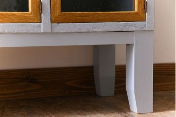 レトロ家具　気泡ガラス入り! レトロなデザインのペイントマス目棚