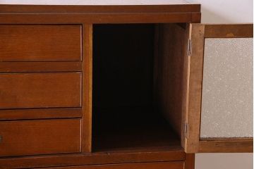 レトロ家具　ダイヤガラス入り! レトロな雰囲気漂う和製アンティークのチェスト