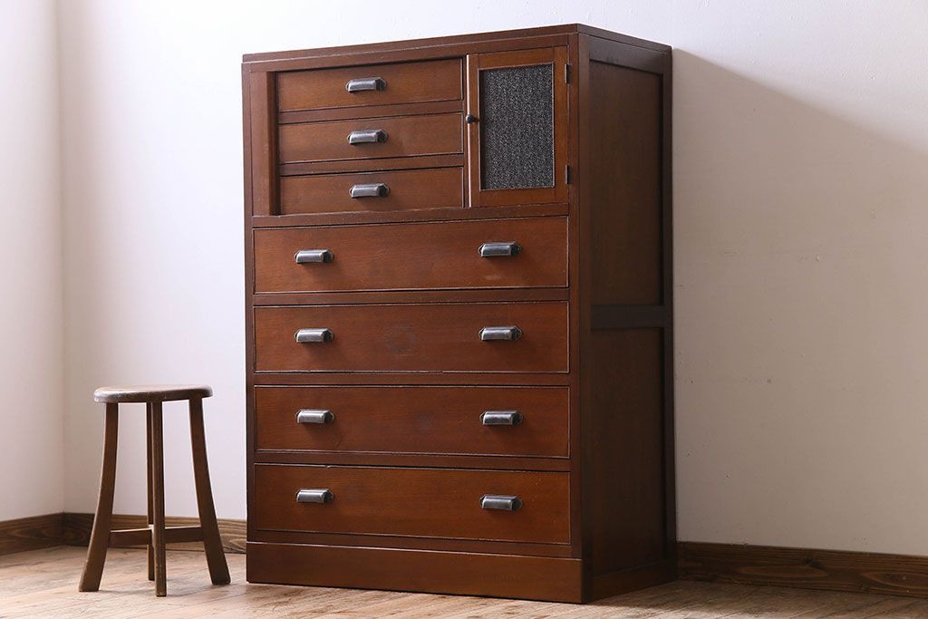 レトロ家具　ダイヤガラス入り! レトロな雰囲気漂う和製アンティークのチェスト