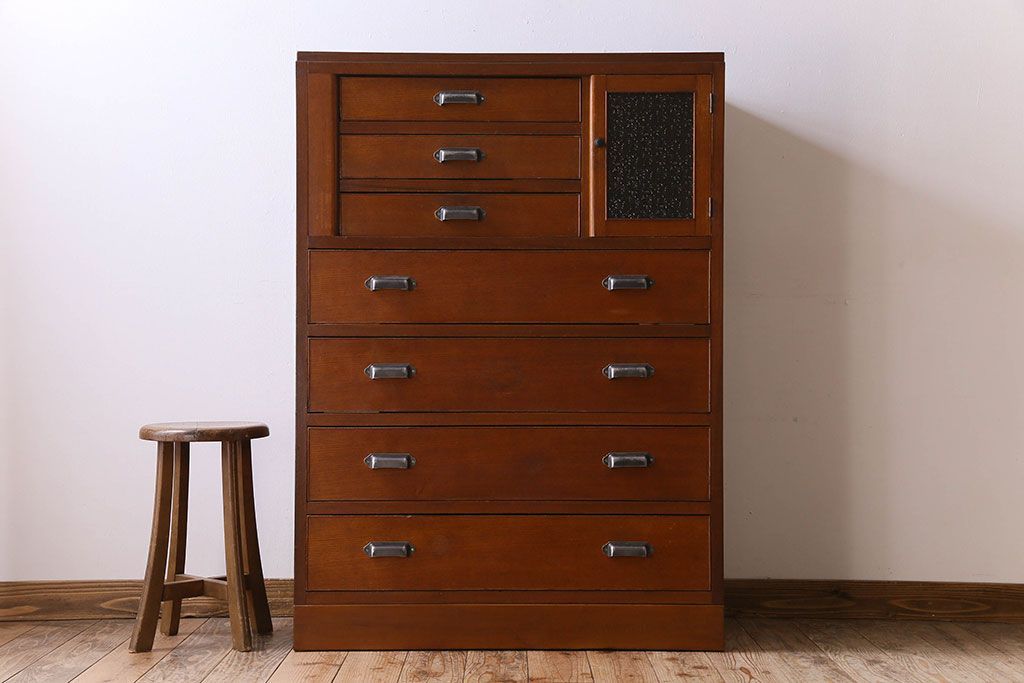 レトロ家具　ダイヤガラス入り! レトロな雰囲気漂う和製アンティークのチェスト