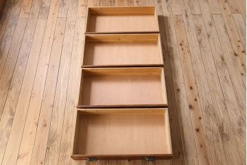 レトロ家具　ダイヤガラス入り! レトロな雰囲気漂う和製アンティークのチェスト