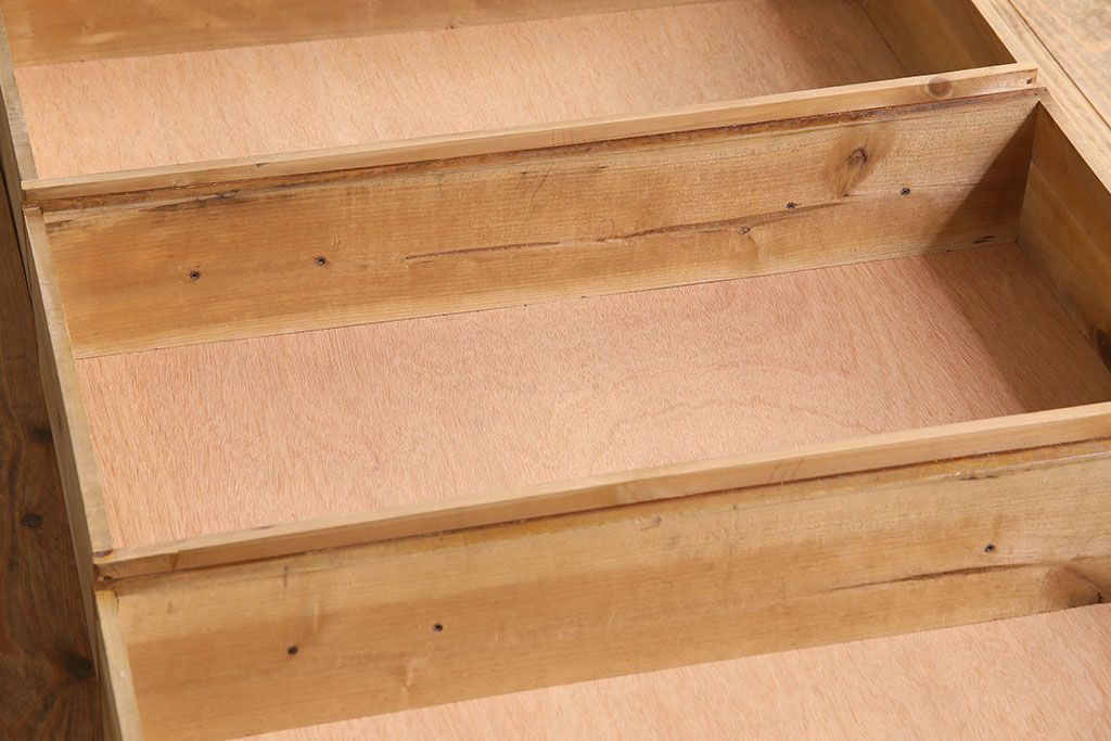 レトロ家具　ダイヤガラス入り! レトロな雰囲気漂う和製アンティークのチェスト