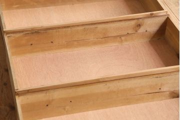 レトロ家具　ダイヤガラス入り! レトロな雰囲気漂う和製アンティークのチェスト