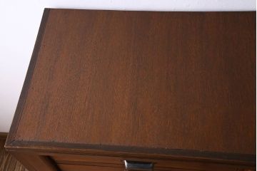 レトロ家具　ダイヤガラス入り! レトロな雰囲気漂う和製アンティークのチェスト