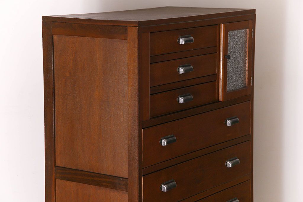 レトロ家具　ダイヤガラス入り! レトロな雰囲気漂う和製アンティークのチェスト