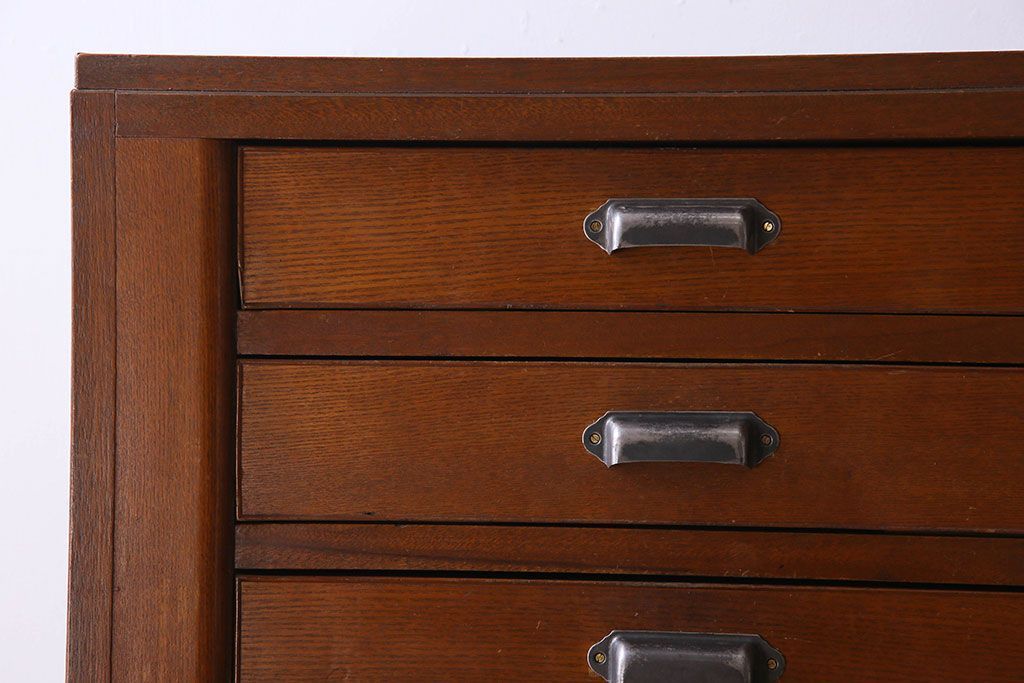 レトロ家具　ダイヤガラス入り! レトロな雰囲気漂う和製アンティークのチェスト