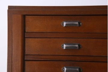 レトロ家具　ダイヤガラス入り! レトロな雰囲気漂う和製アンティークのチェスト