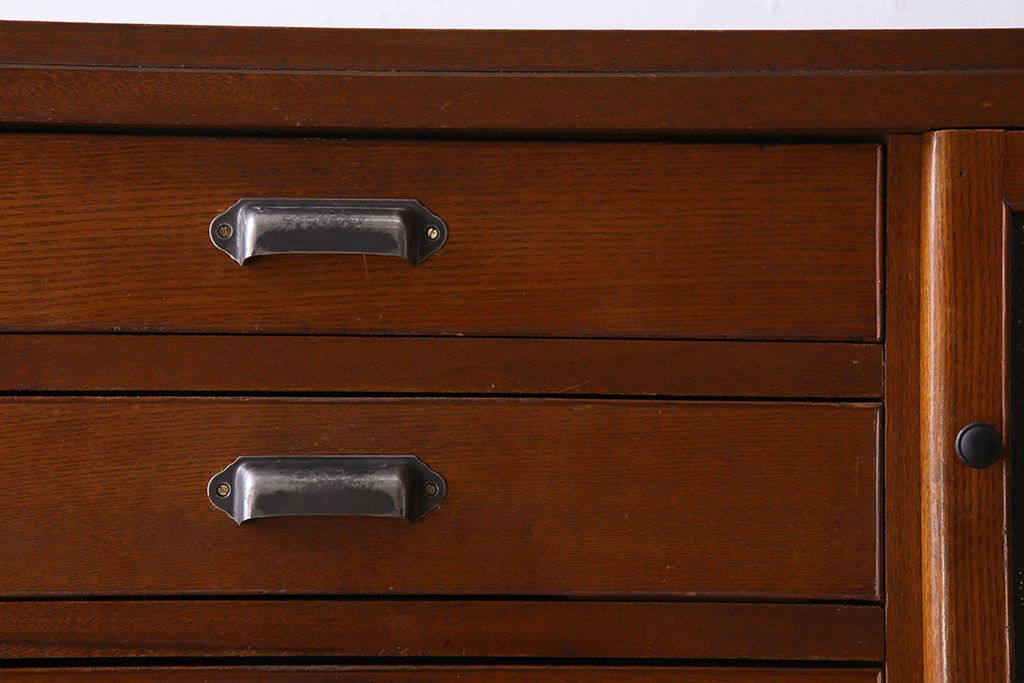 レトロ家具　ダイヤガラス入り! レトロな雰囲気漂う和製アンティークのチェスト