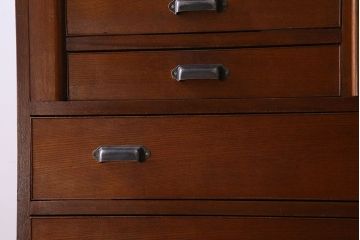 レトロ家具　ダイヤガラス入り! レトロな雰囲気漂う和製アンティークのチェスト