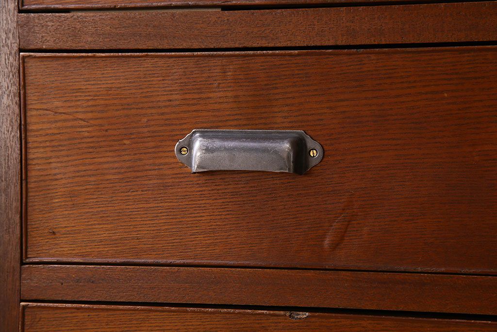 レトロ家具　ダイヤガラス入り! レトロな雰囲気漂う和製アンティークのチェスト