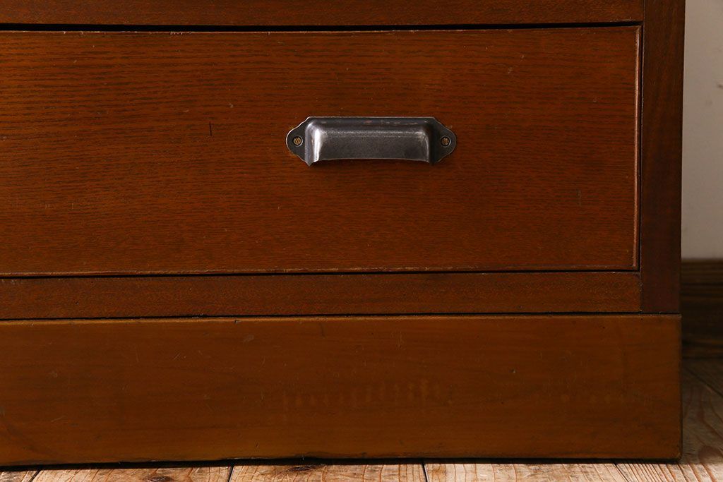 レトロ家具　ダイヤガラス入り! レトロな雰囲気漂う和製アンティークのチェスト