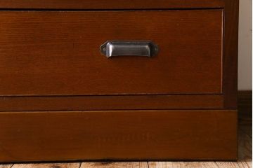 レトロ家具　ダイヤガラス入り! レトロな雰囲気漂う和製アンティークのチェスト