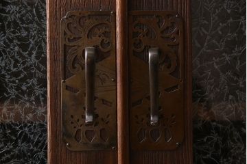 アンティーク家具　結霜ガラス入り!　和製アンティーク　鉄脚箪笥ローボード