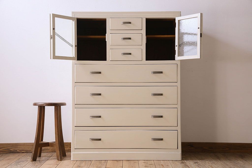 アンティーク家具　アンティークペイント　気泡ガラス入り!　おしゃれなデザインのチェスト