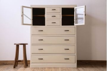 アンティーク家具　アンティークペイント　気泡ガラス入り!　おしゃれなデザインのチェスト