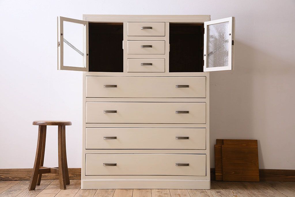 アンティーク家具　アンティークペイント　気泡ガラス入り!　おしゃれなデザインのチェスト