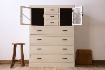 アンティーク家具　アンティークペイント　気泡ガラス入り!　おしゃれなデザインのチェスト