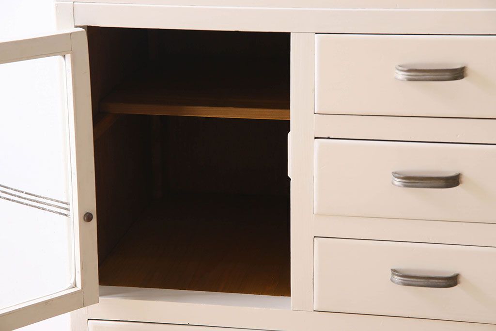 アンティーク家具　アンティークペイント　気泡ガラス入り!　おしゃれなデザインのチェスト