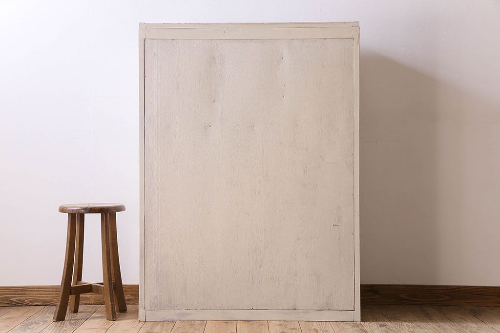 アンティーク家具　アンティークペイント　気泡ガラス入り!　おしゃれなデザインのチェスト