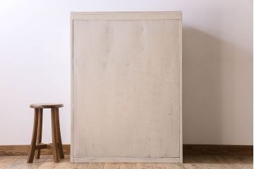 アンティーク家具　アンティークペイント　気泡ガラス入り!　おしゃれなデザインのチェスト