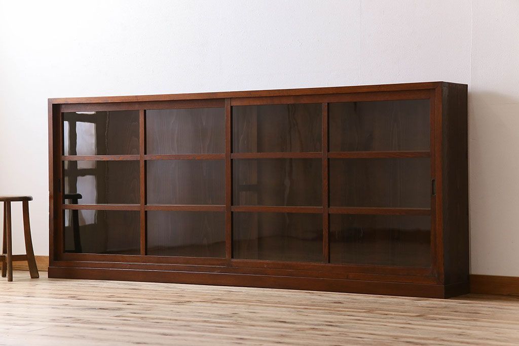 アンティーク家具　和製アンティーク　タモ材使用! ガラス引き戸の和モダンな横長特大収納棚