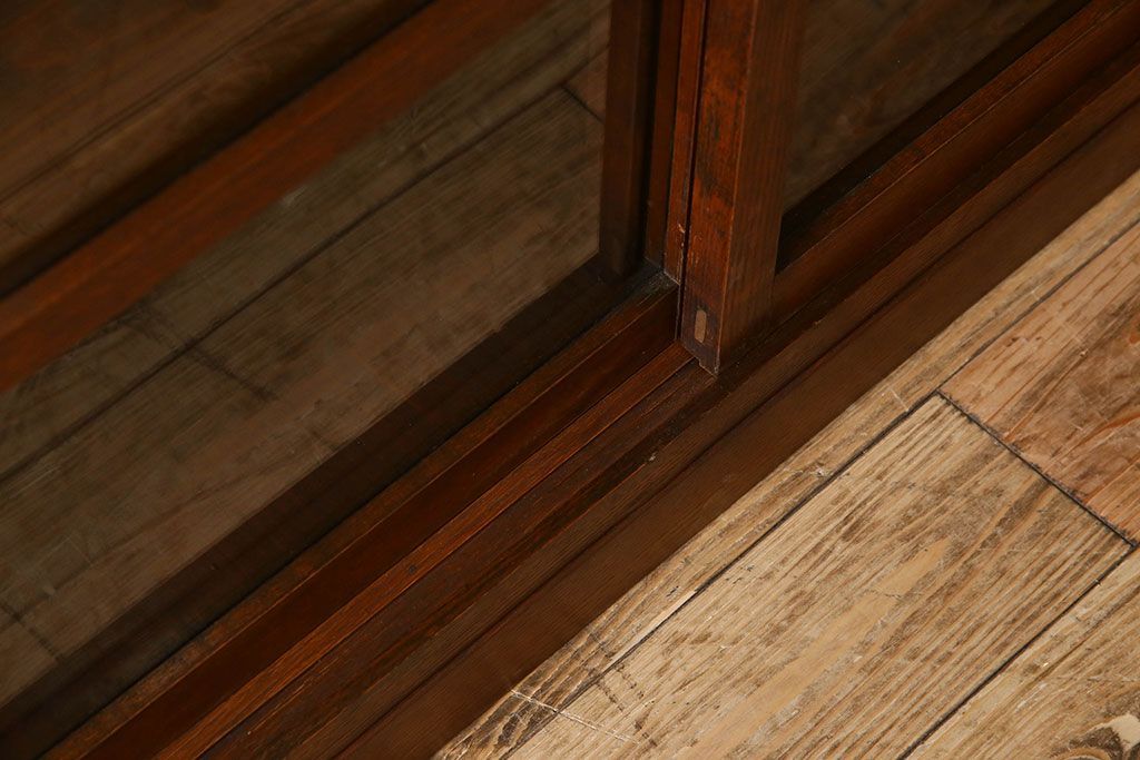 アンティーク家具　和製アンティーク　タモ材使用! ガラス引き戸の和モダンな横長特大収納棚