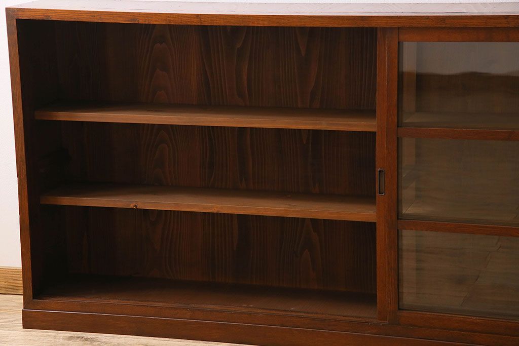 アンティーク家具　和製アンティーク　タモ材使用! ガラス引き戸の和モダンな横長特大収納棚