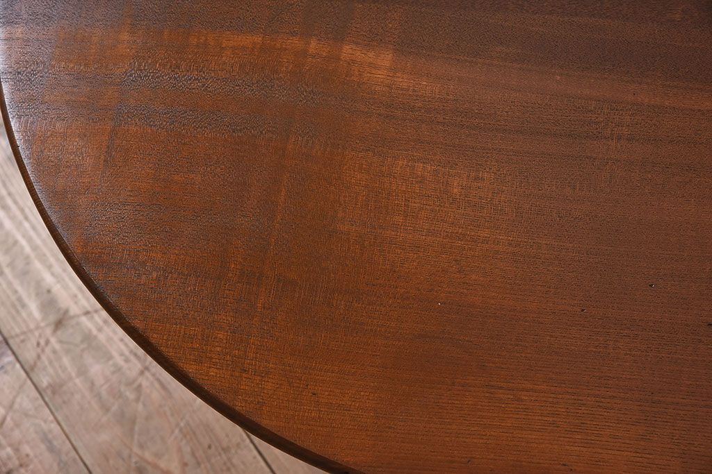 レトロ家具　昭和レトロ　シンプルなデザインの丸型アンティークカフェテーブル