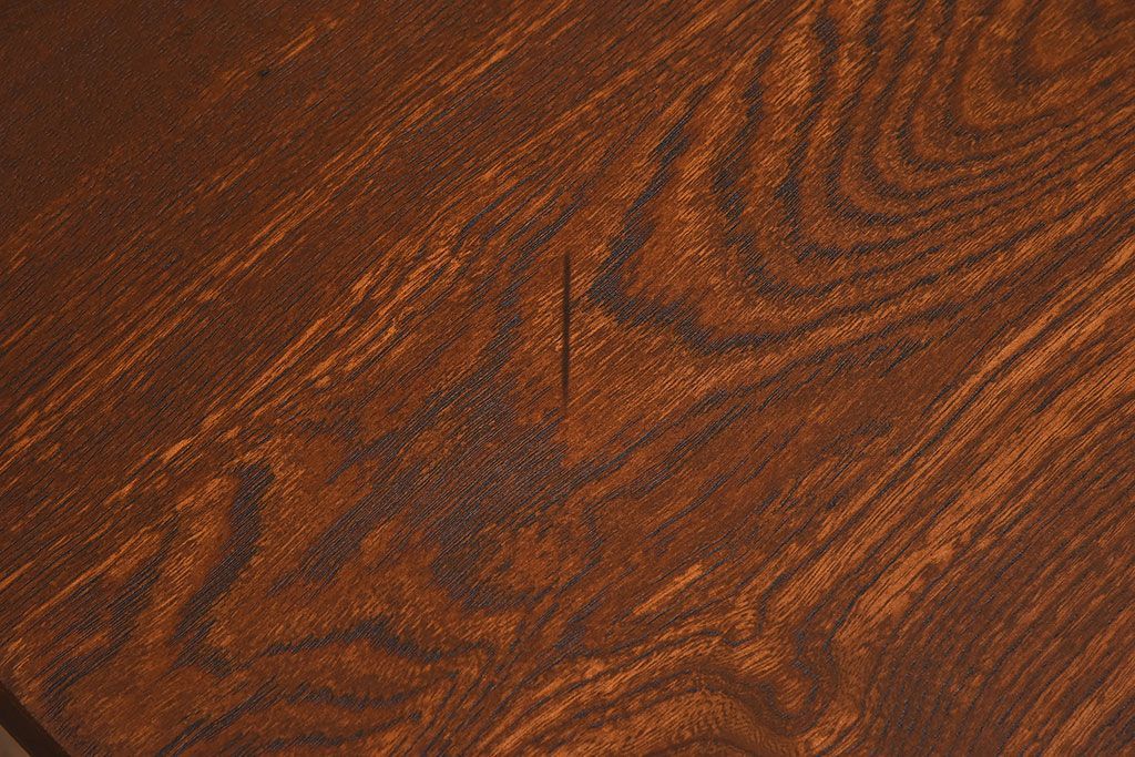 レトロ家具　昭和レトロ　シンプルなデザインの丸型アンティークカフェテーブル