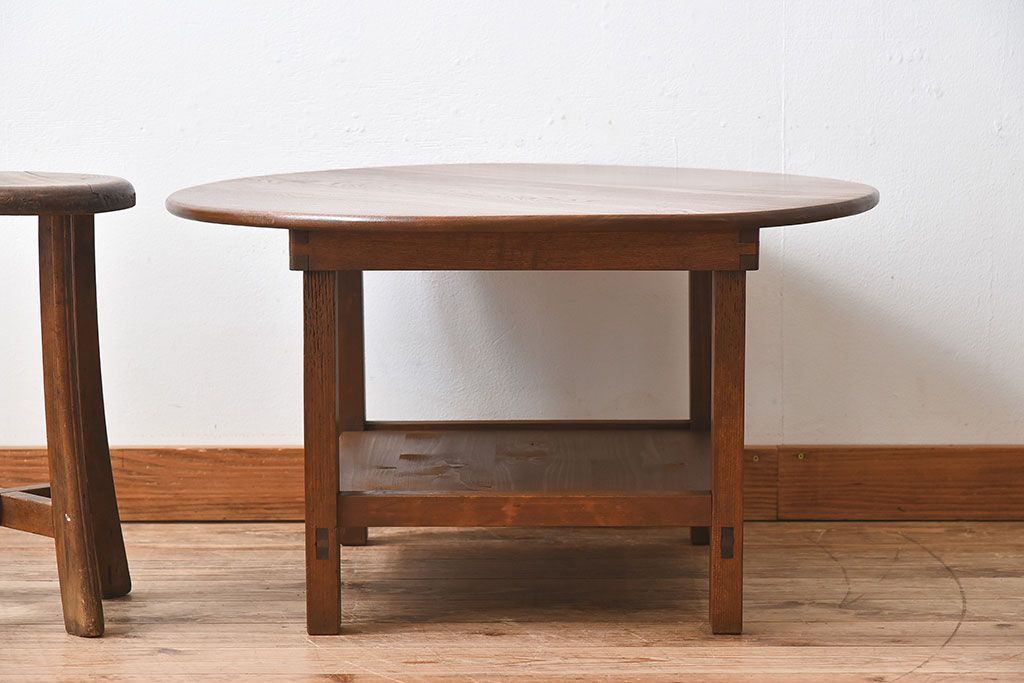 レトロ家具　昭和レトロ　シンプルなデザインの丸型アンティークカフェテーブル