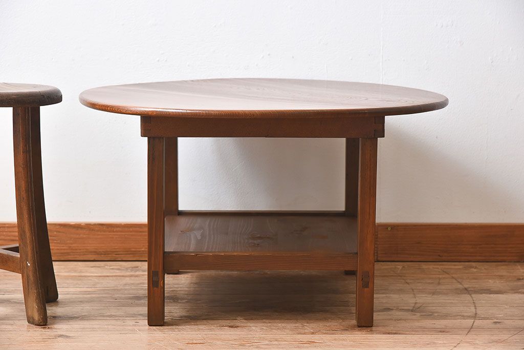 レトロ家具　昭和レトロ　シンプルなデザインの丸型アンティークカフェテーブル