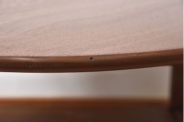 レトロ家具　昭和レトロ　シンプルなデザインの丸型アンティークカフェテーブル