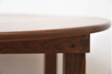 レトロ家具　昭和レトロ　シンプルなデザインの丸型アンティークカフェテーブル