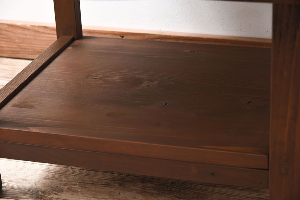 レトロ家具　昭和レトロ　シンプルなデザインの丸型アンティークカフェテーブル