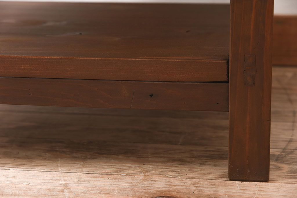 レトロ家具　昭和レトロ　シンプルなデザインの丸型アンティークカフェテーブル