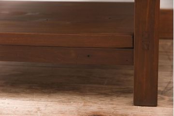 レトロ家具　昭和レトロ　シンプルなデザインの丸型アンティークカフェテーブル