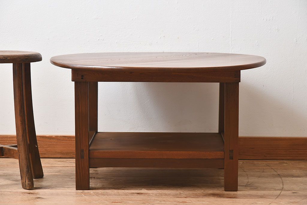 レトロ家具　昭和レトロ　シンプルなデザインの丸型アンティークカフェテーブル